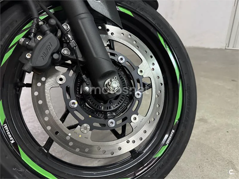 Kawasaki Ninja 500 – Vista 11