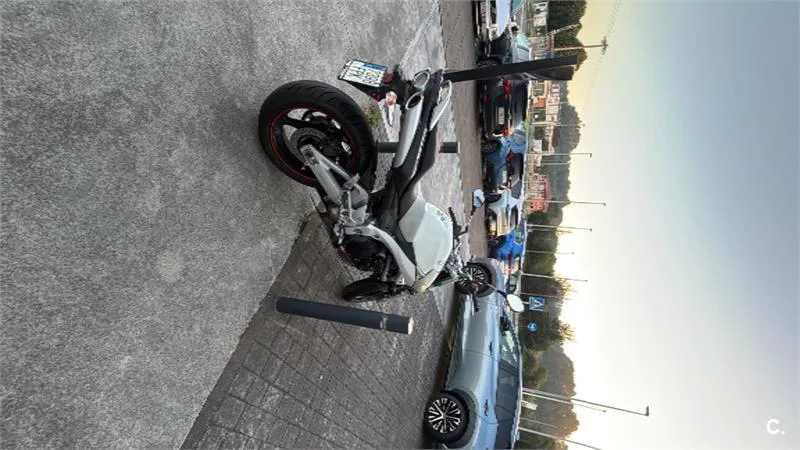 Suzuki GSR 600 – Vista 3