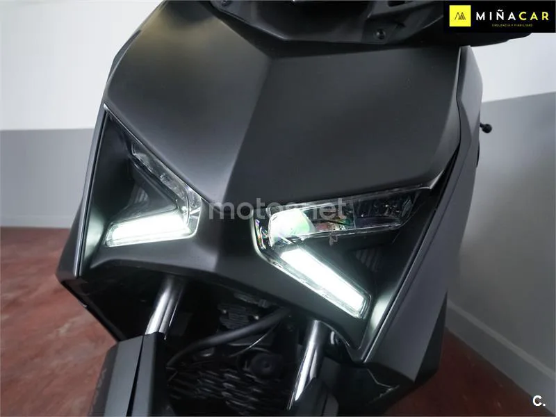 Yamaha XMAX 300 – Vista 7