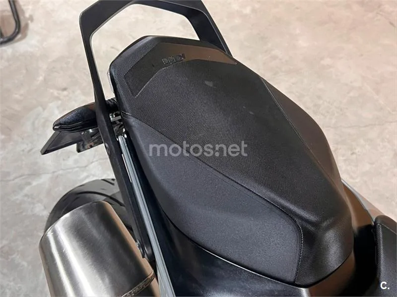 KTM 790 – Vista 32