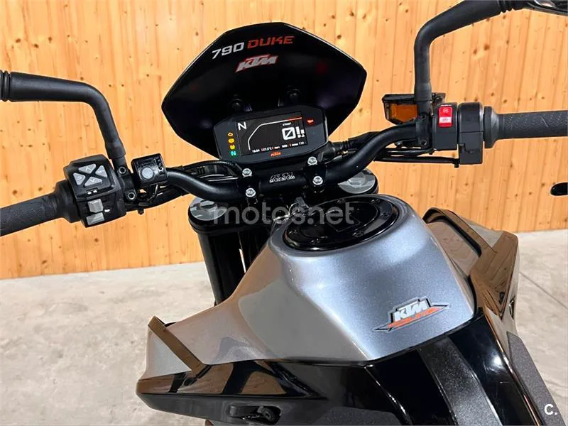 KTM 790 – Vista 61