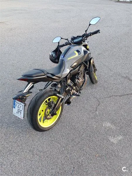 Yamaha MT-07 – Vista 7