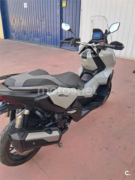 Honda ADV 350 – Vista 2