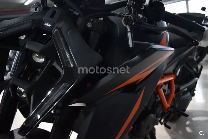 KTM 1390 Super Duke R – Vista 5