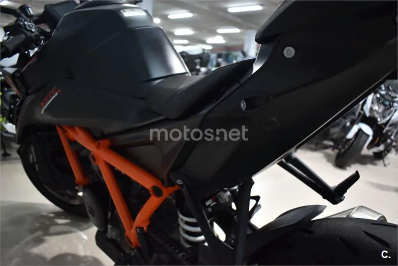 KTM 1390 Super Duke R – Vista 6
