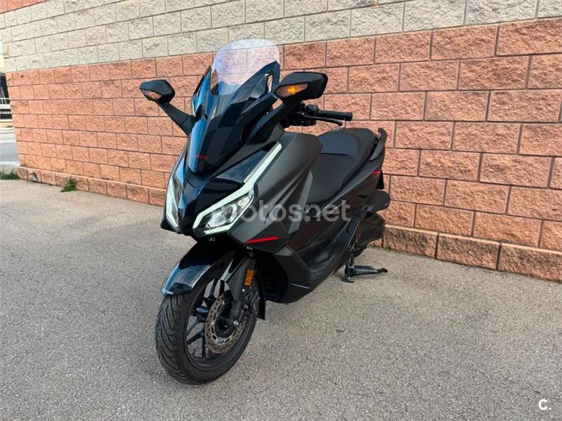 Honda Forza 350 - Vista 3