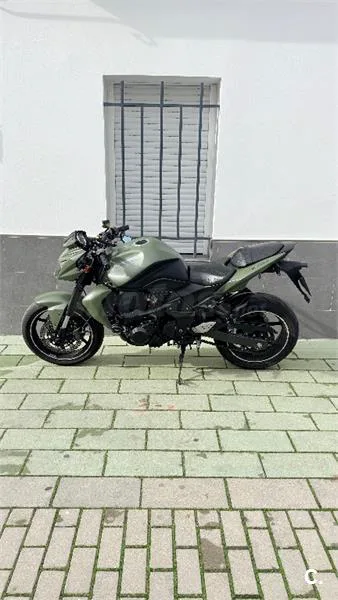 Kawasaki Z 750 – Vista 2