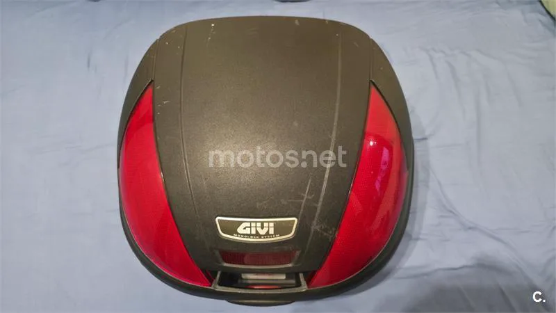 Suzuki GSR 600 – Vista 8