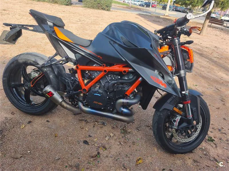 KTM 1290 Super Duke R – Vista 2