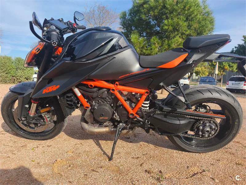 KTM 1290 Super Duke R – Vista 3