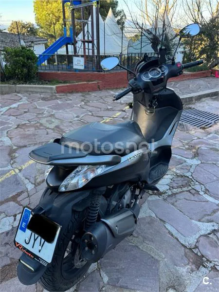Piaggio Beverly – Vista 3