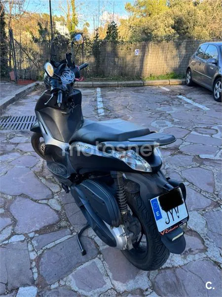 Piaggio Beverly – Vista 4