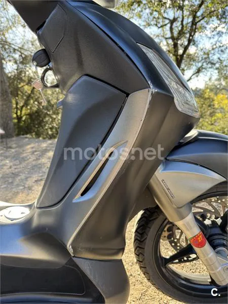 Piaggio Beverly – Vista 6