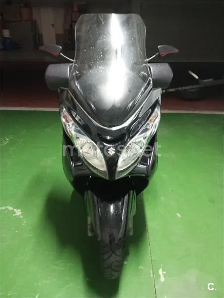 Suzuki Burgman 400 – Vista 4