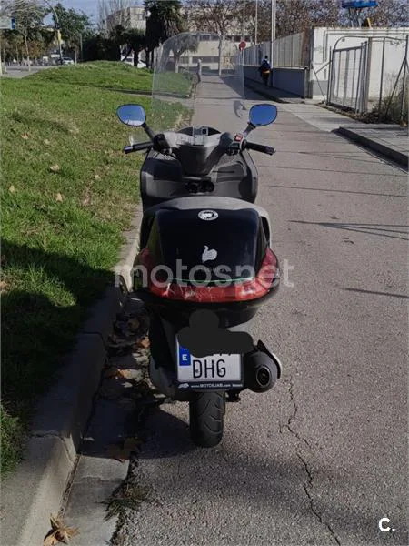 Piaggio X8 200 – Vista 3
