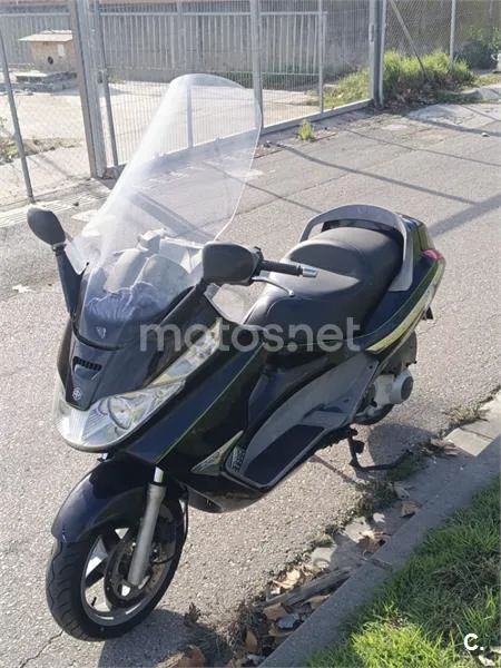 Piaggio X8 200 – Vista 4
