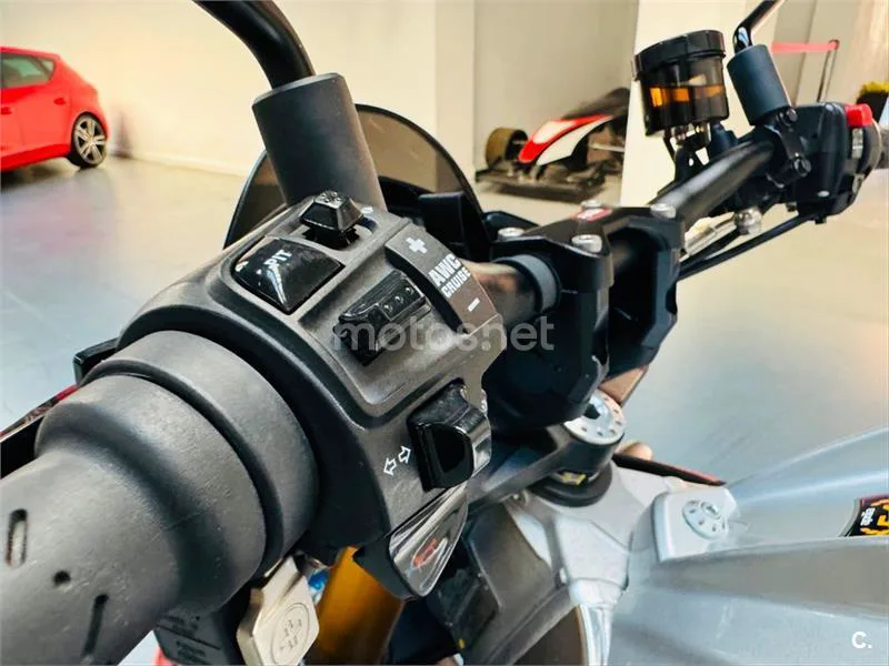 Aprilia Tuono V4 1100 Factory – Vista 9