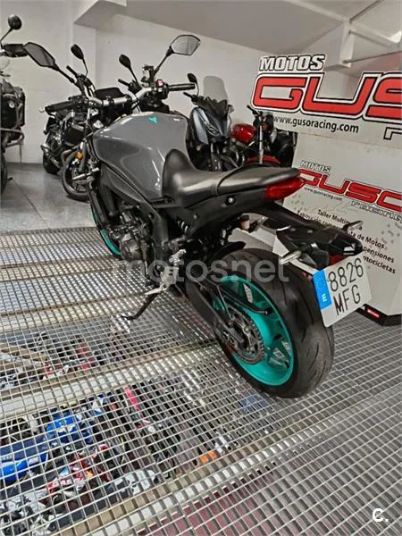 Yamaha MT-09 – Vista 15