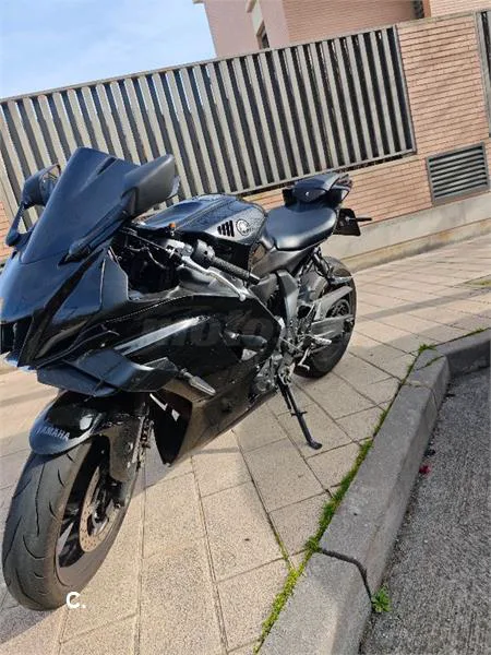 Yamaha R7 – Vista 3