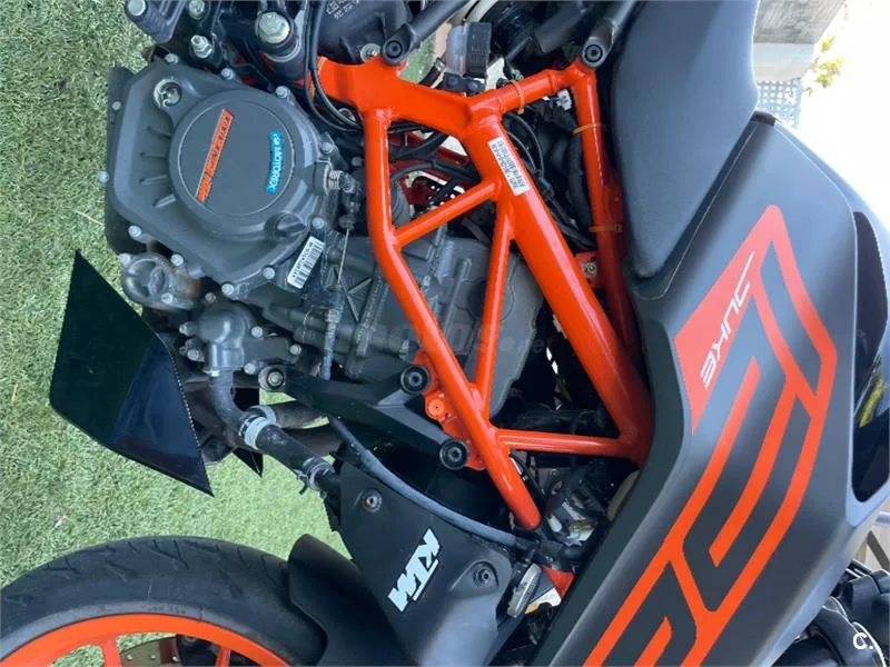 KTM 125 – Vista 13
