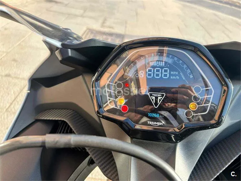 Triumph Daytona 660 – Vista 10