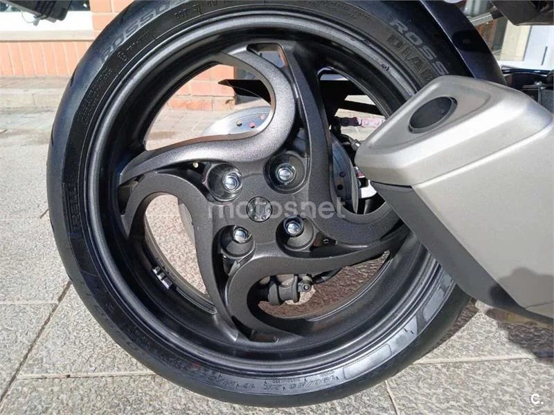 Honda CB 1000R – Vista 6