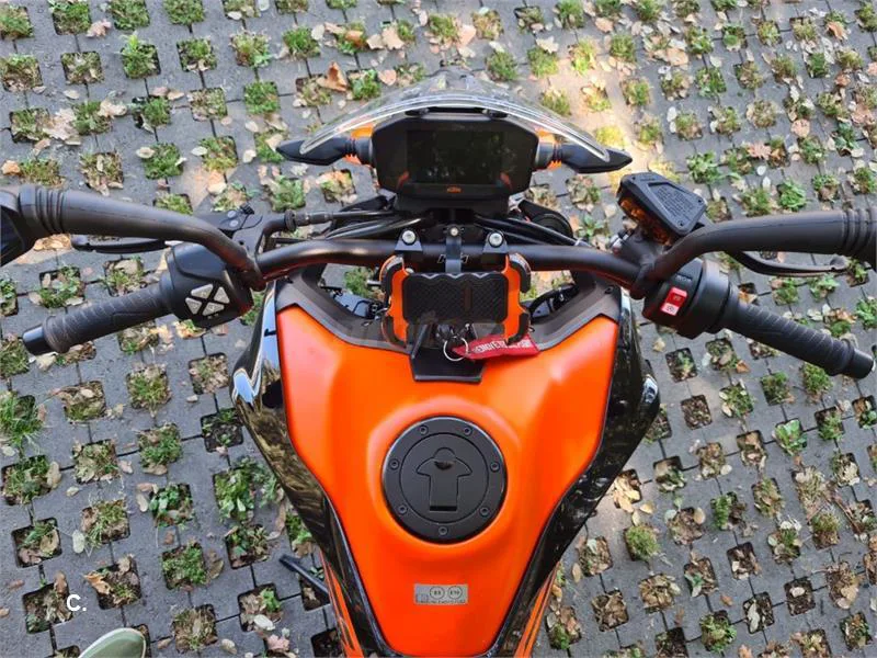 KTM 890 – Vista 7
