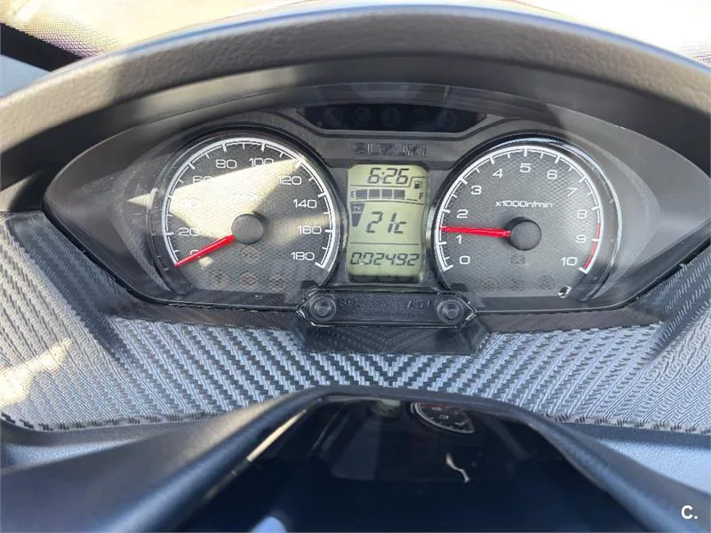 Suzuki Burgman 400 – Vista 3