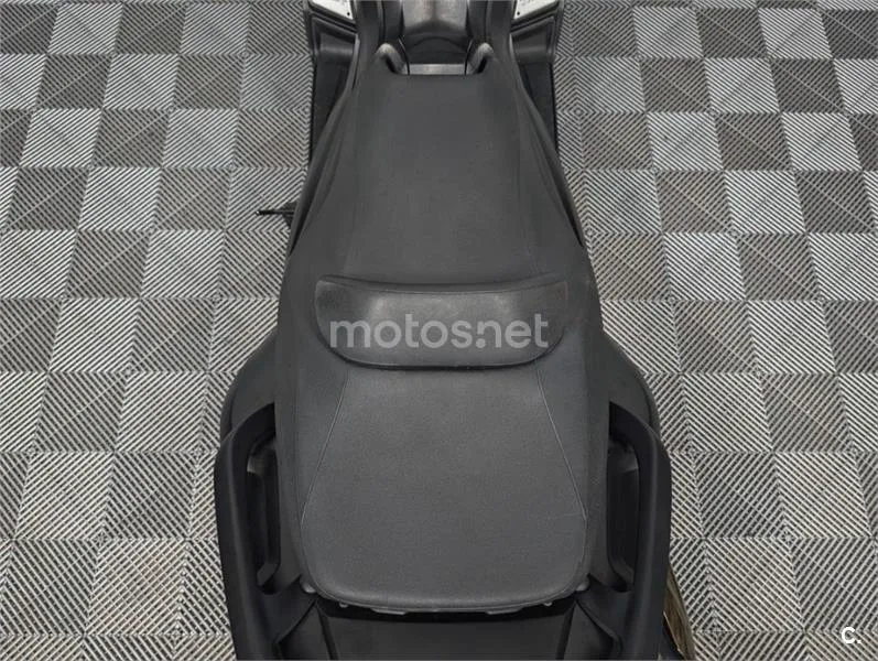 Yamaha TMAX 530 – Vista 10