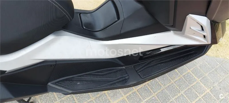 SYM Cruisym – Vista 9