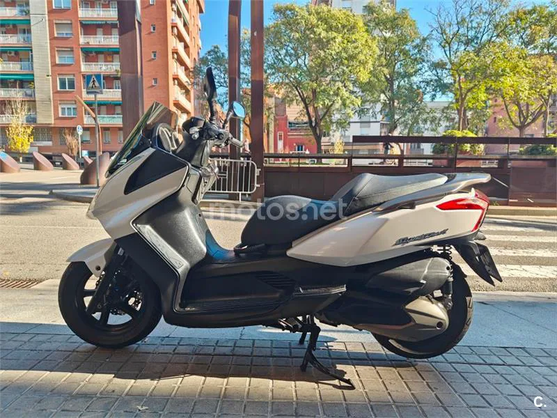 Kymco Super Dink 300 – Vista 3