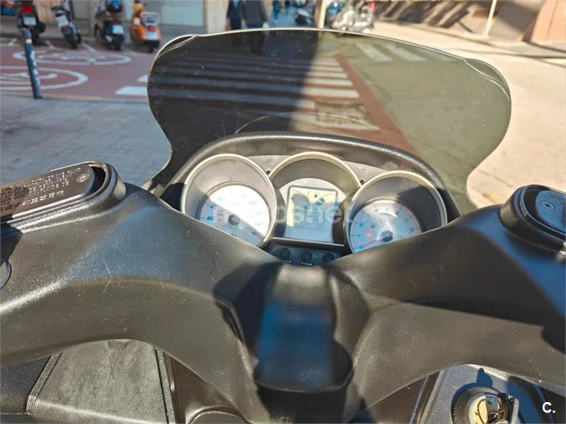 Kymco Super Dink 300 – Vista 4