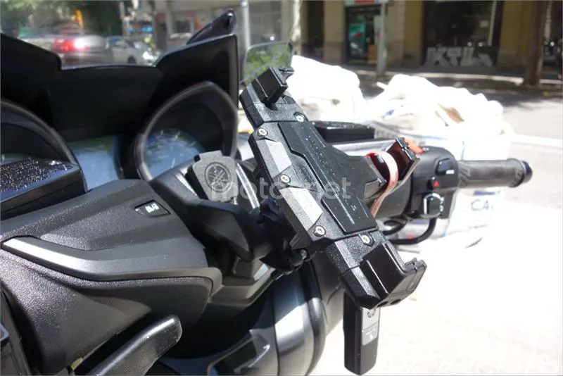 Yamaha TMAX – Vista 14