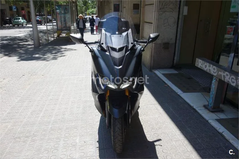 Yamaha TMAX – Vista 23