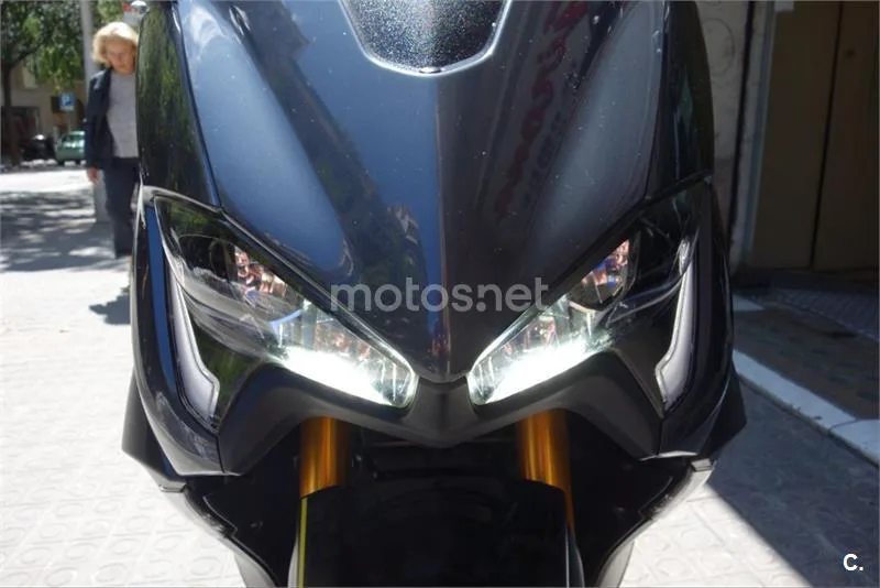 Yamaha TMAX – Vista 24