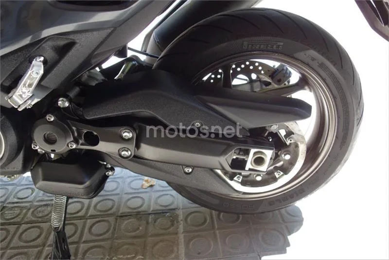 Yamaha TMAX – Vista 26