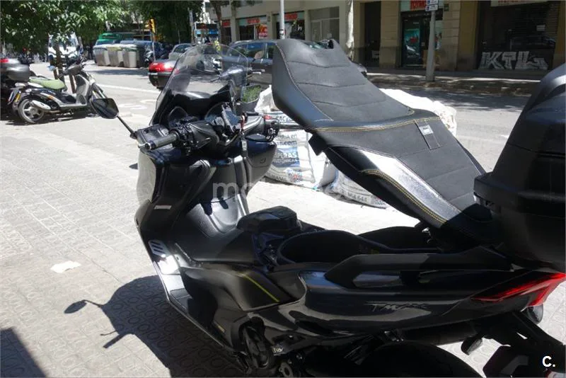 Yamaha TMAX – Vista 28