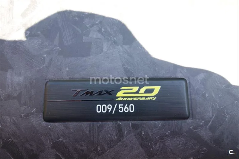 Yamaha TMAX – Vista 30