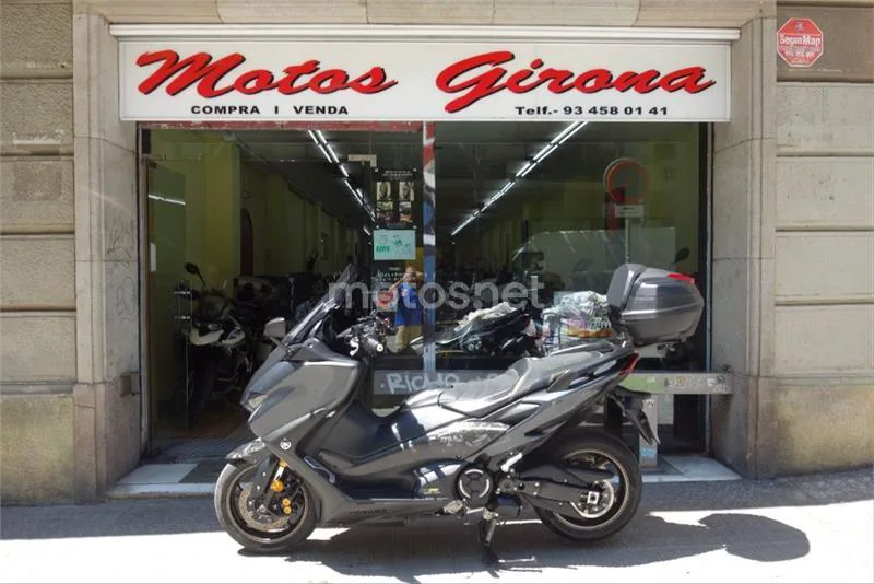 Yamaha TMAX – Vista 33
