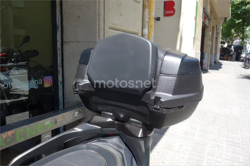 Yamaha TMAX – Vista 35