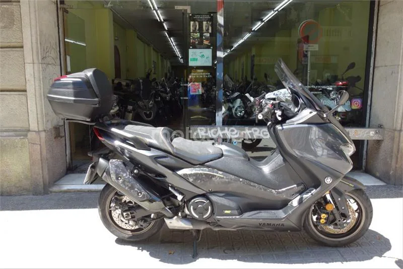 Yamaha TMAX – Vista 7