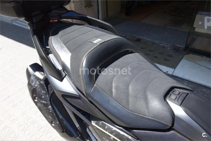 Yamaha TMAX – Vista 8