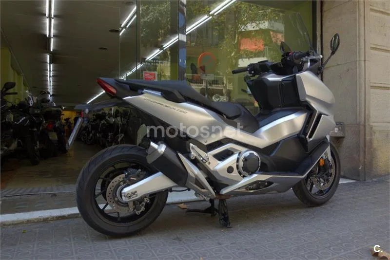 Honda Forza 750 – Vista 20
