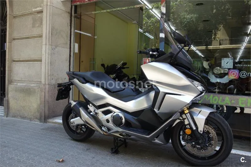 Honda Forza 750 – Vista 21