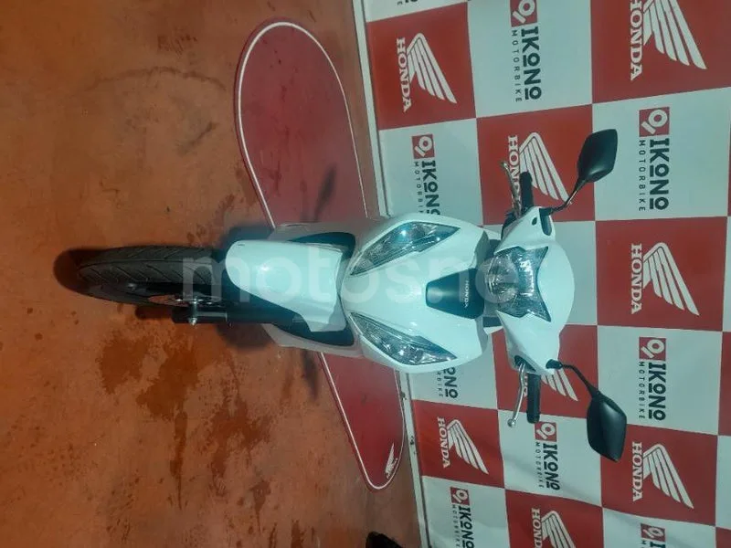 Honda Vision 110 - Vista 4