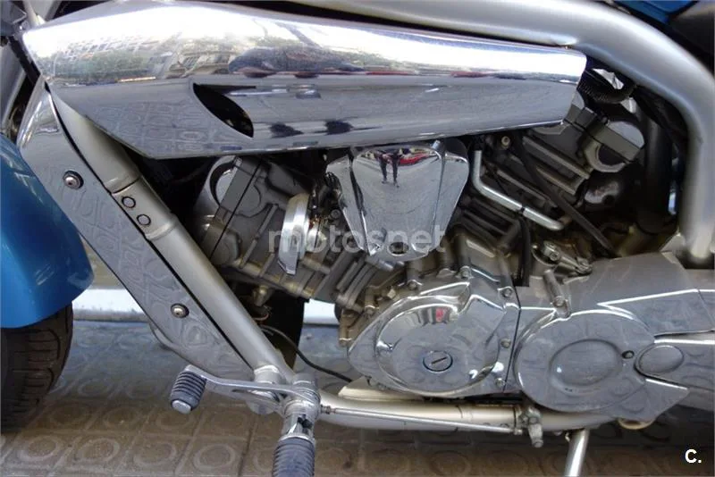 Hyosung Aquila GV 650 – Vista 12