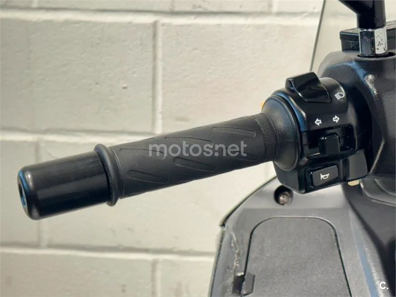 Suzuki Burgman 200 – Vista 5