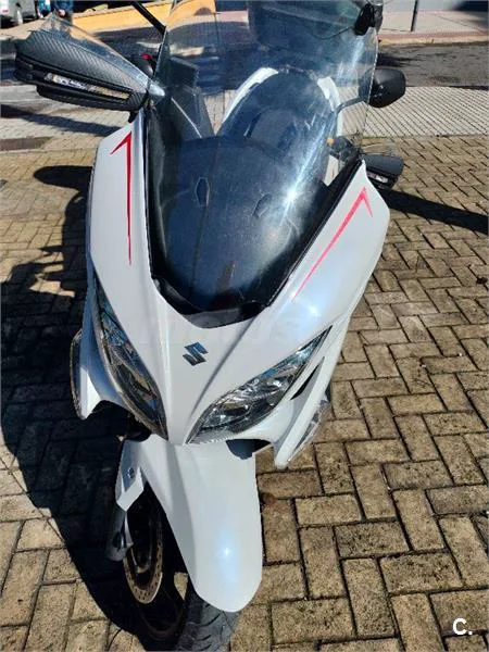 Suzuki Burgman 400 – Vista 3