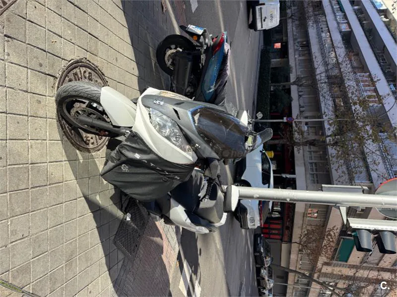 Peugeot SATELIS 125i premium – Vista 3