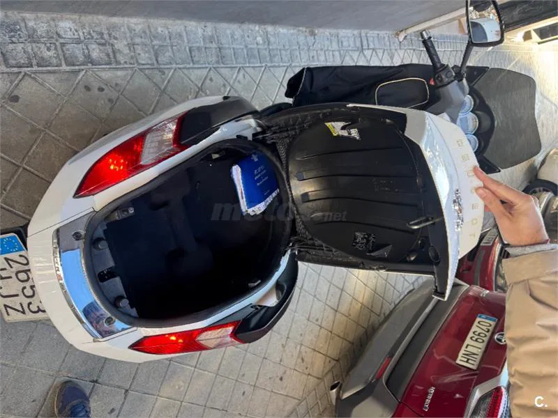 Peugeot SATELIS 125i premium – Vista 4